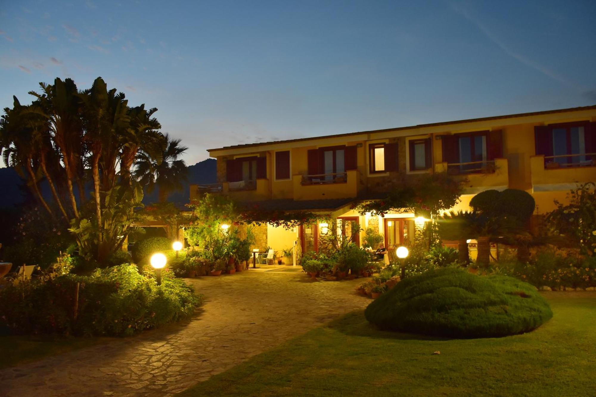 Le Anfore Hotel ヴィッラシミーウス エクステリア 写真